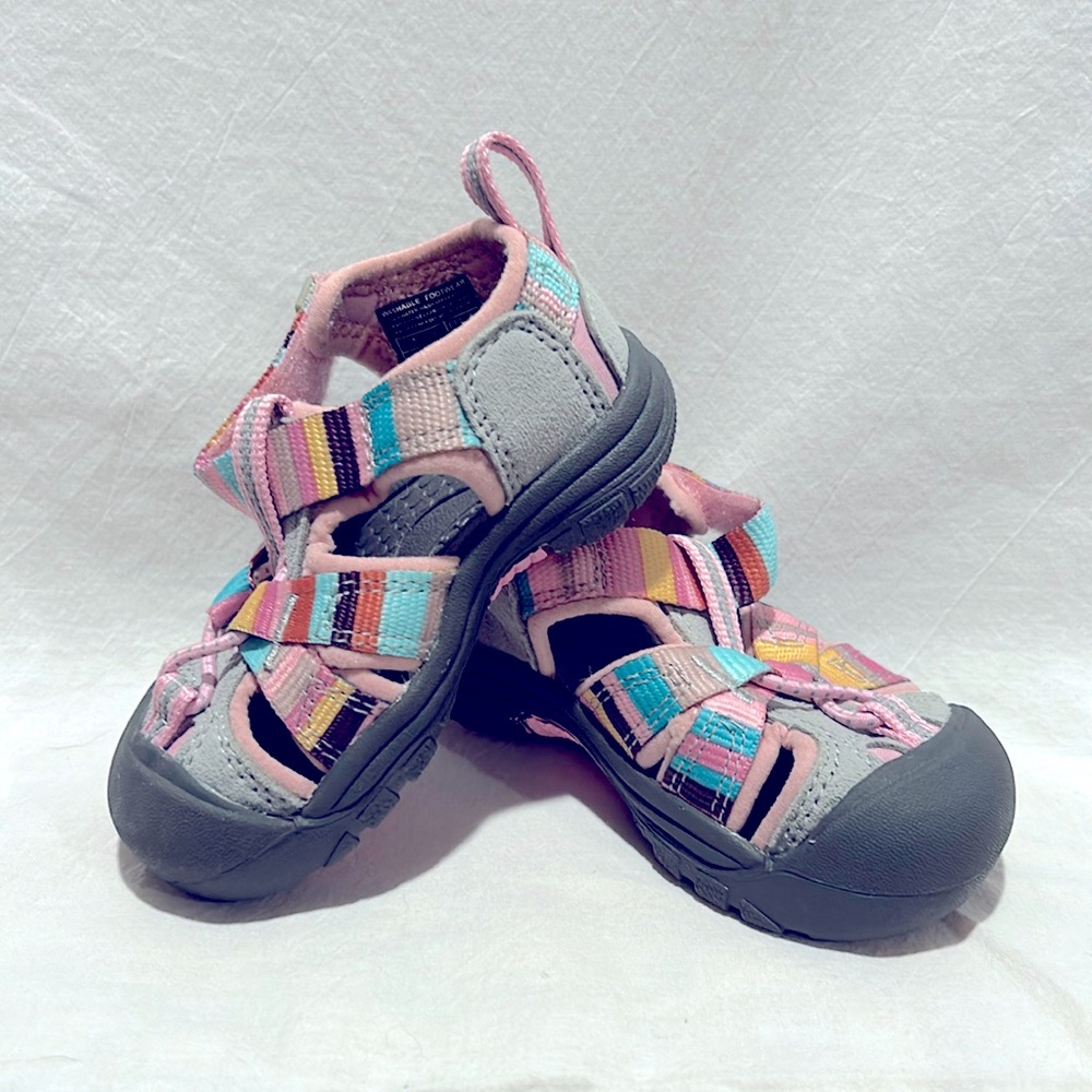 Keen, size 4 infant, trail shoe
